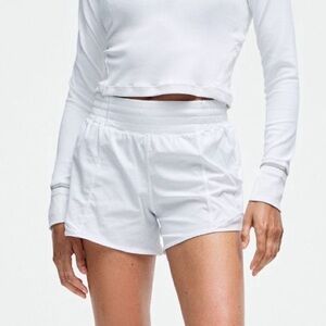 LULULEMON HOTTY HOT HIGH-RISE LINED SHORT 2.5” COLOR: WHITE SIZE: 12
